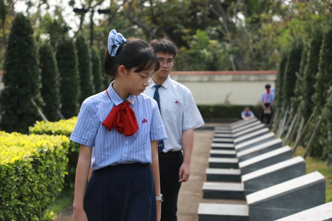 緬懷英烈承遺志 青春逐夢正當時 | ?？谏礁咧袑W清明祭英烈活動紀實-圖片3