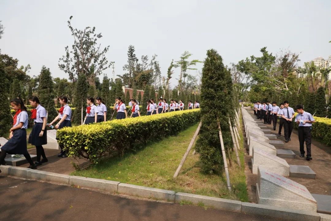 緬懷英烈承遺志 青春逐夢正當時 | ?？谏礁咧袑W清明祭英烈活動紀實-圖片3