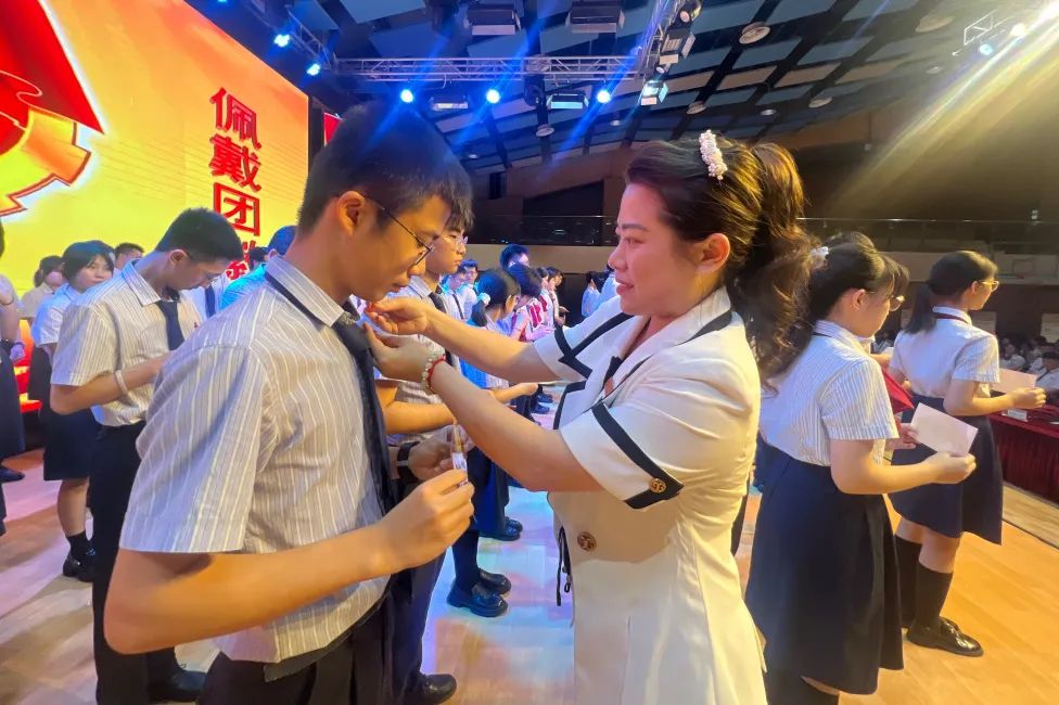 五四精神啟新篇，青春逐夢向未來——?？谏礁咧袑W(xué)2025年離隊入團(tuán)儀式順利舉行-圖片6