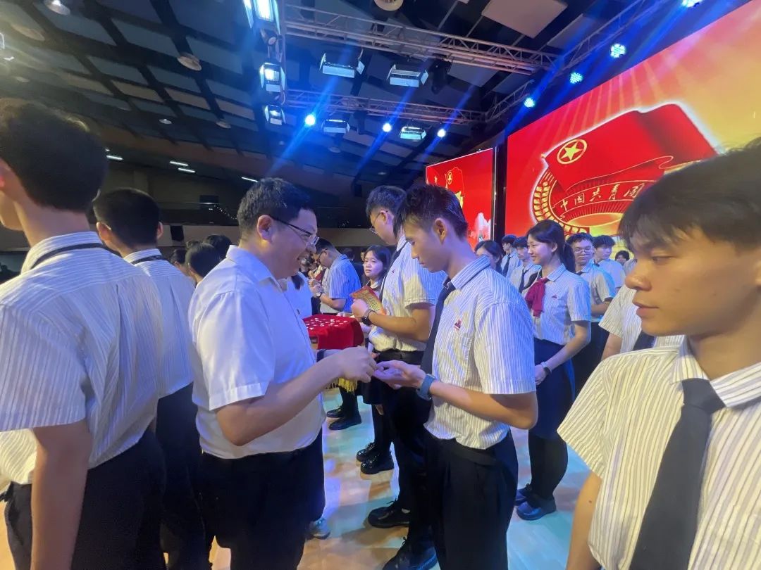 五四精神啟新篇，青春逐夢向未來——海口山高中學(xué)2025年離隊入團(tuán)儀式順利舉行-圖片6