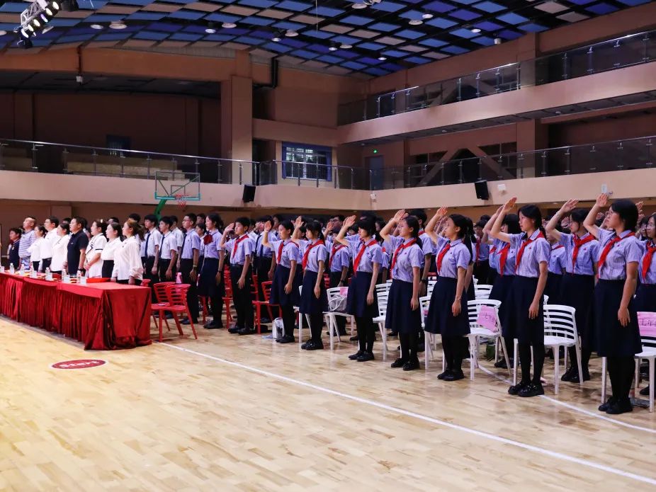 五四精神啟新篇，青春逐夢向未來——?？谏礁咧袑W(xué)2025年離隊入團(tuán)儀式順利舉行-圖片7
