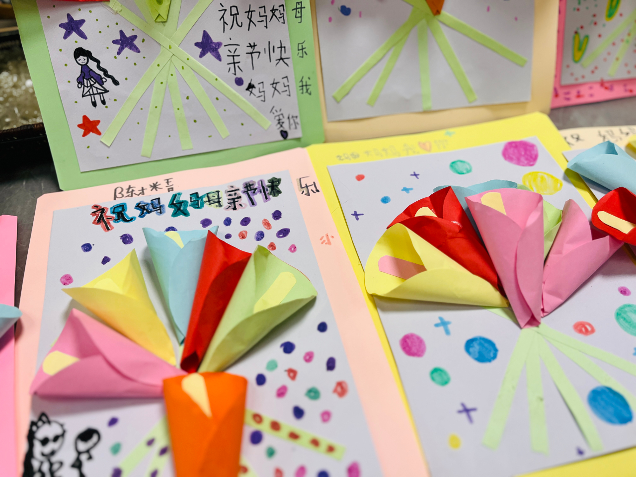 童心表愛(ài)意，感恩母親節(jié)——?？谑猩礁哂變簣@2025年母親節(jié)系列活動(dòng)-圖片34