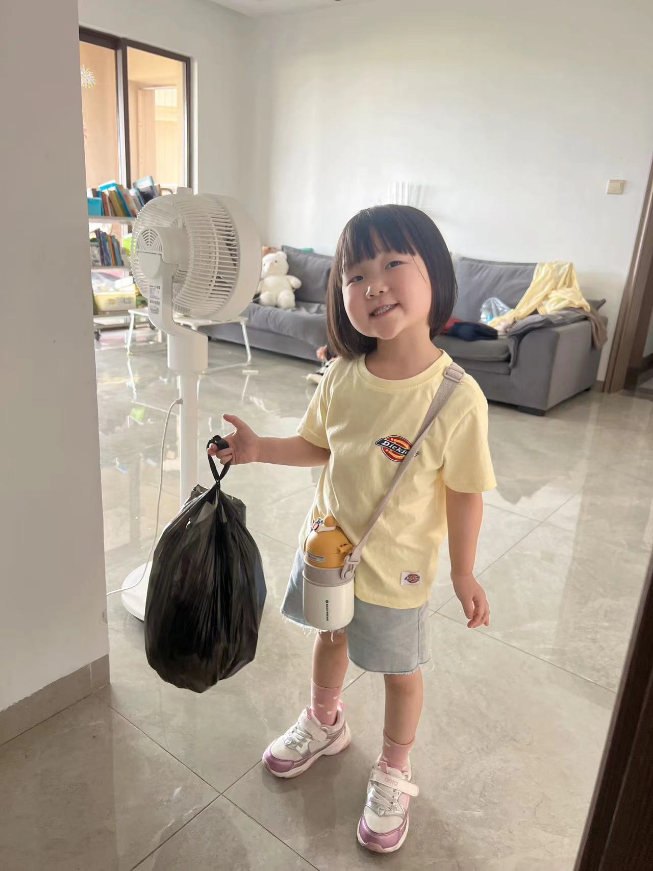 童心表愛(ài)意，感恩母親節(jié)——?？谑猩礁哂變簣@2025年母親節(jié)系列活動(dòng)-圖片103