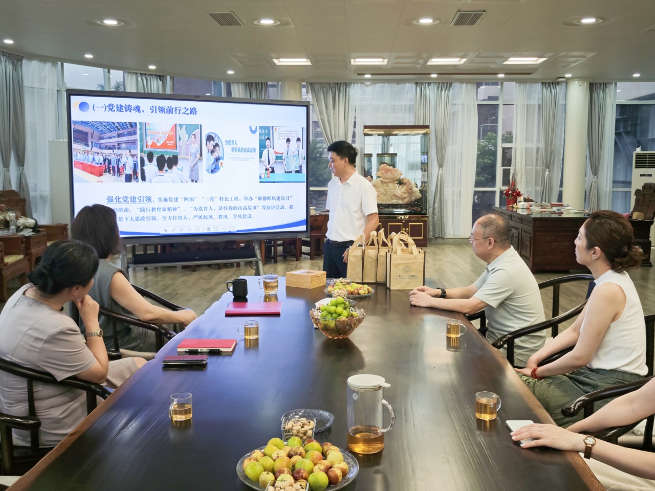 校際交流啟新程，共話教育謀發(fā)展——吉林大學(xué)萊姆頓學(xué)院代表蒞臨海口山高中學(xué)參觀交流-圖片2