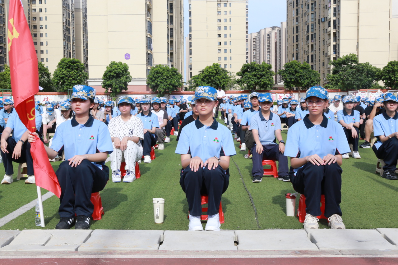 燃情開營！?？谏礁咧袑W(xué)2025級高一新生開啟軍訓(xùn)成長之旅-圖片1