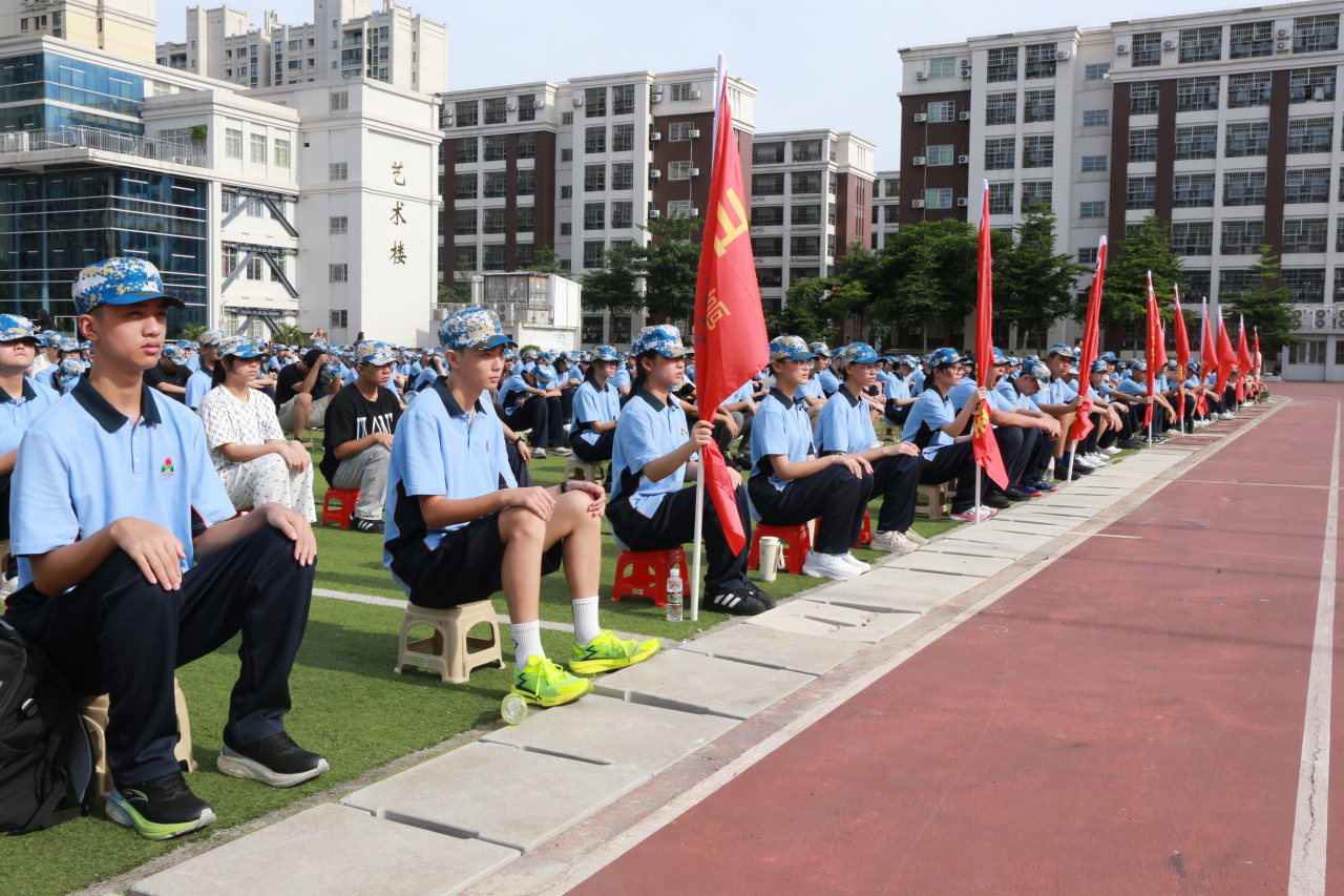 燃情開營！?？谏礁咧袑W(xué)2025級高一新生開啟軍訓(xùn)成長之旅-圖片3